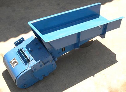 ELECTROMAGNETIC VIBRATING FEEDER